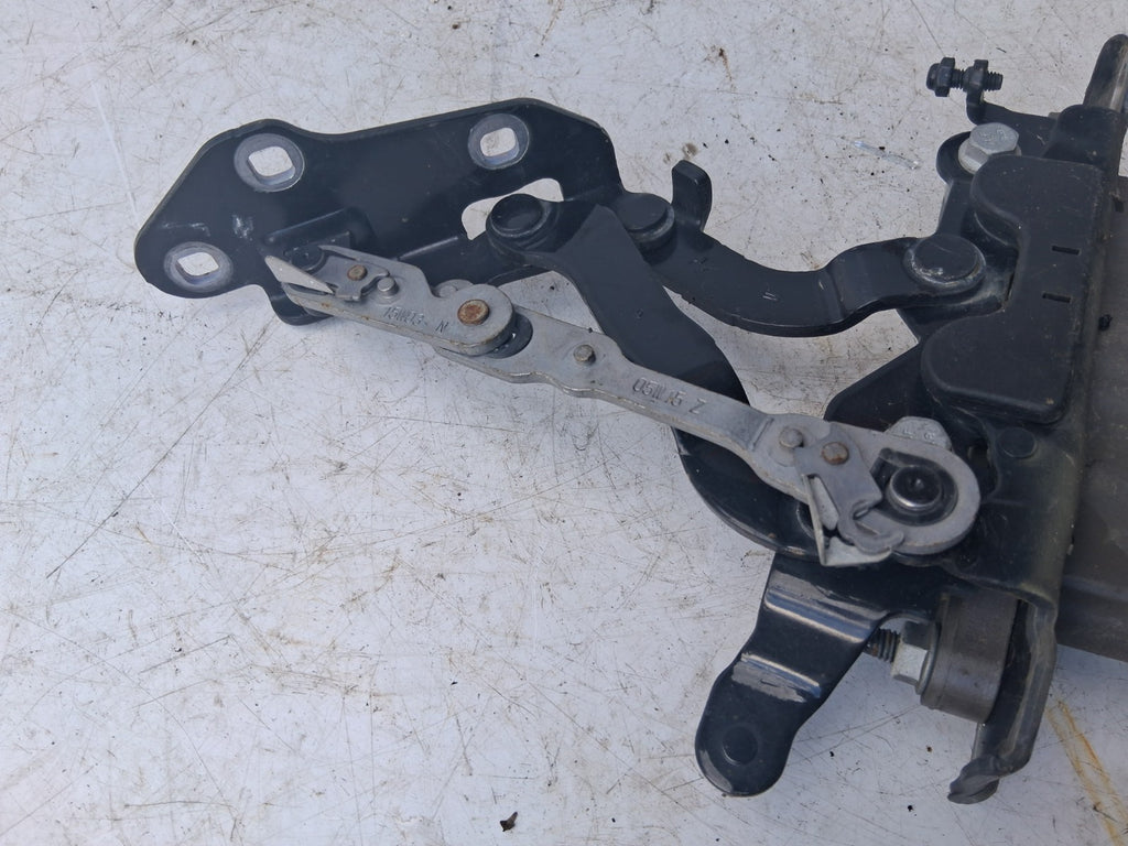 2015 MERCEDES BENZ C CLASS W204 OS DRIVER SIDE BONNET ACTUATOR A2129066301