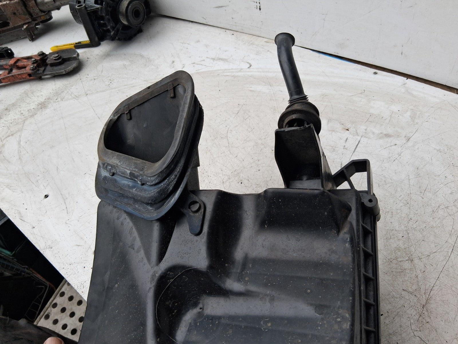 2013 VAUXHALL ASTRA J ESTATE AIR FILTER HOUSING BOX