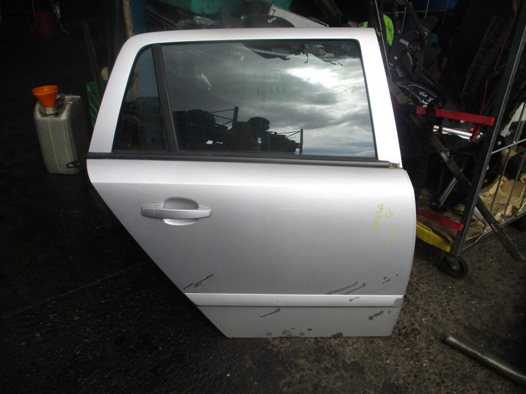 2005 VAUXHALL ASTRA H ESTATE OSR DRIVER SIDE REAR COMPLETE DOOR SILVER Z157
