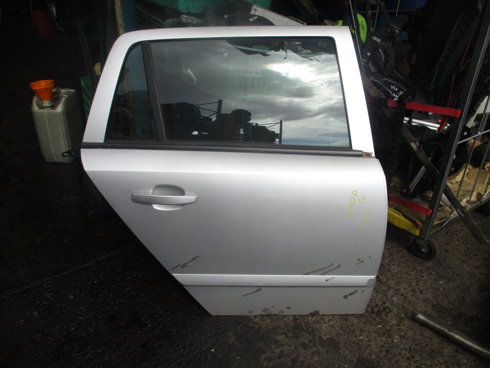 2005 VAUXHALL ASTRA H ESTATE OSR DRIVER SIDE REAR COMPLETE DOOR SILVER Z157