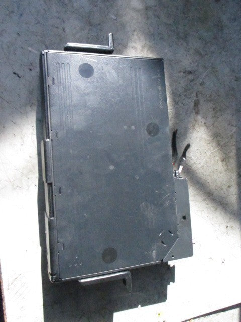 2002 BMW 3 SERIES DISC CD CHANGER MAGAZINE 020258