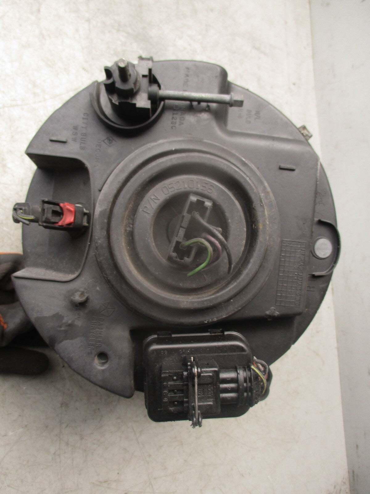 2006 JEEP CHEROKEE MK3 NSF PASSENGER SIDE FRONT LEFT HEADLAMP HEADLIGHT 05210156