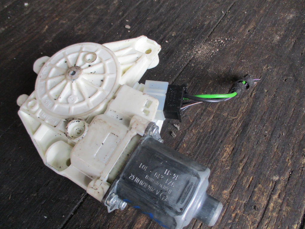 MERCEDES-BENZ C CLASS W204 2014 LEFT FRONT MOTOR REGULATOR A2048200142