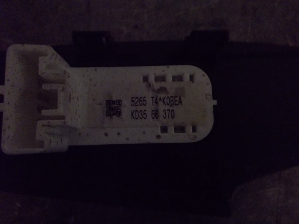 MAZDA 3 BM (MK3) 2016 5 DOOR NSF PASSENGER FRONT WINDOW SWITCH KD3566370