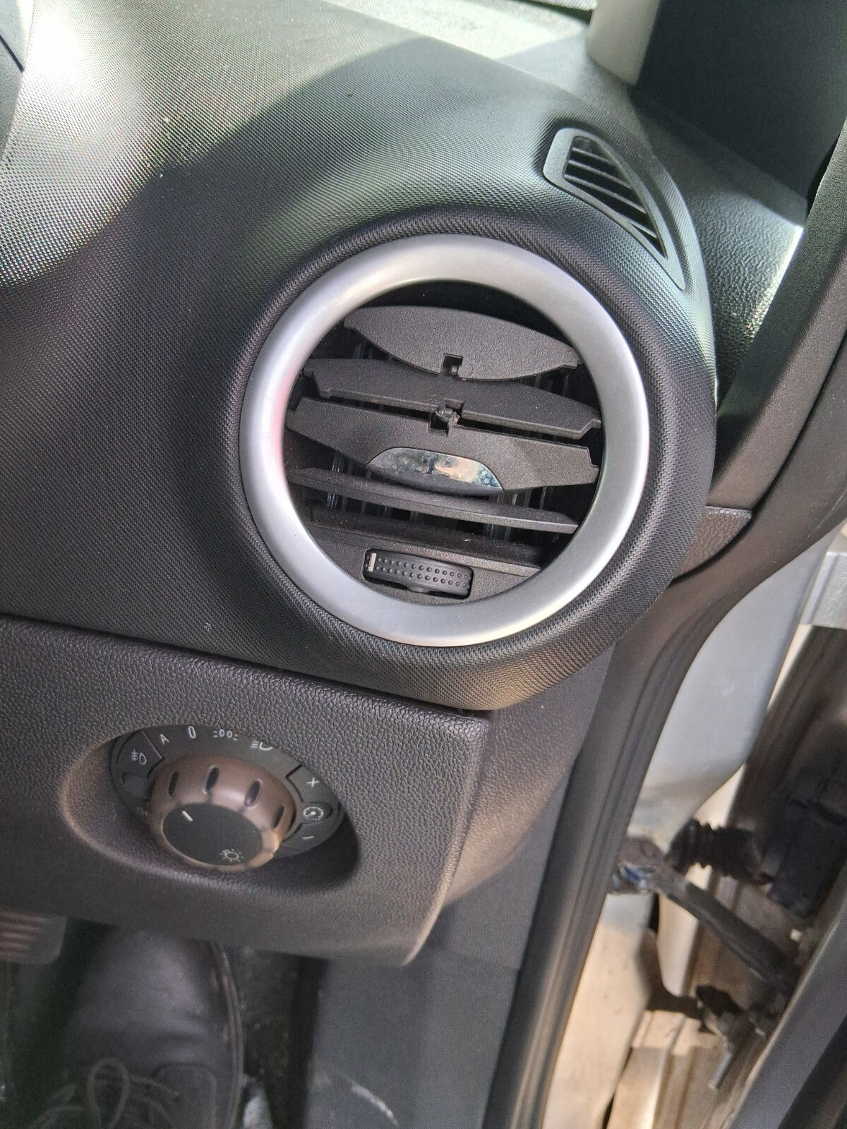 2009 VAUXHALL CORSA D OSF DRIVER SIDE FRONT RIGHT DASHBOARD AIRVENT