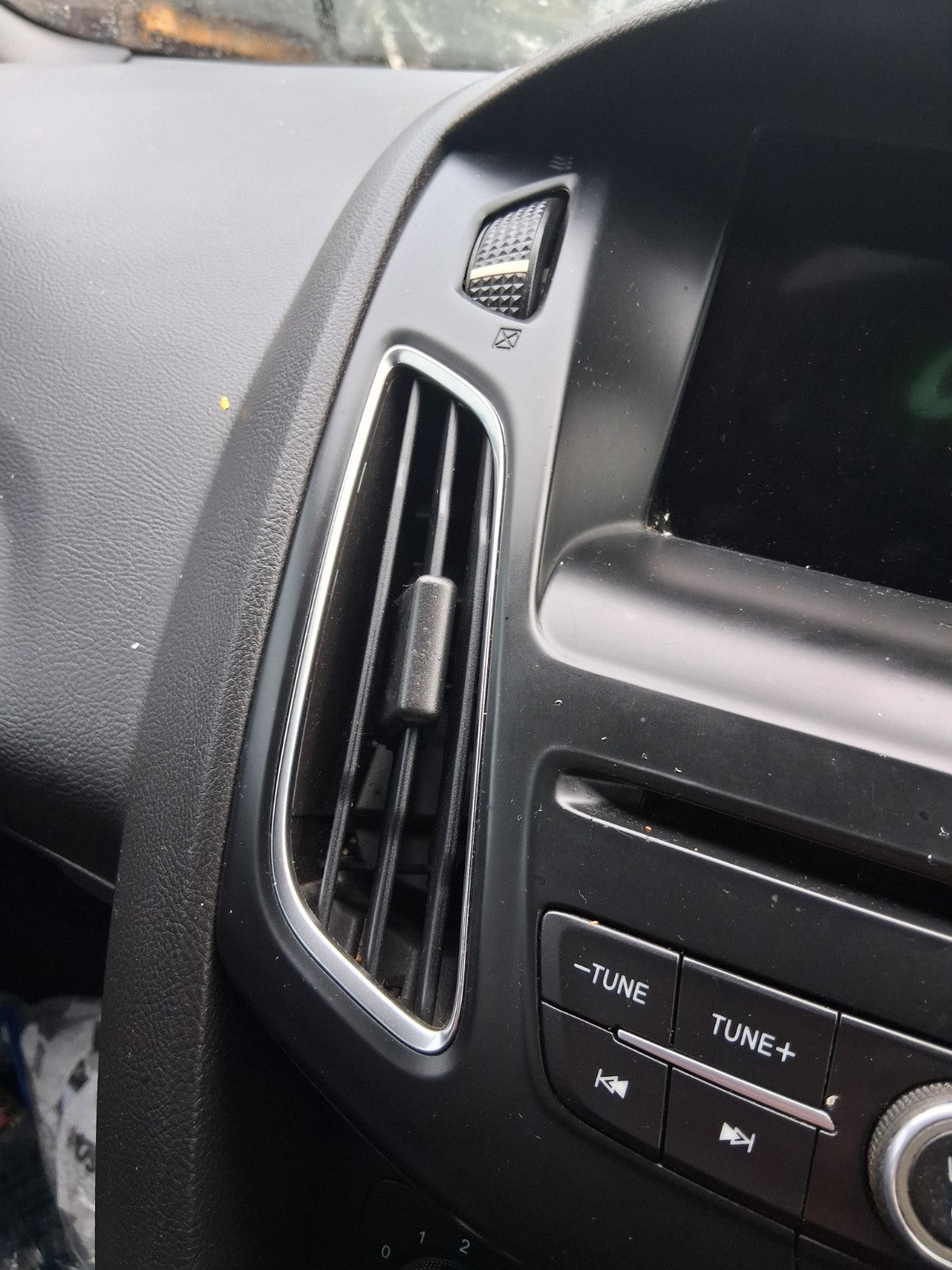 2017 FORD FOCUS MK3 ST LINE CENTER FRONT DASHBOARD BOTH AIR VENTS
