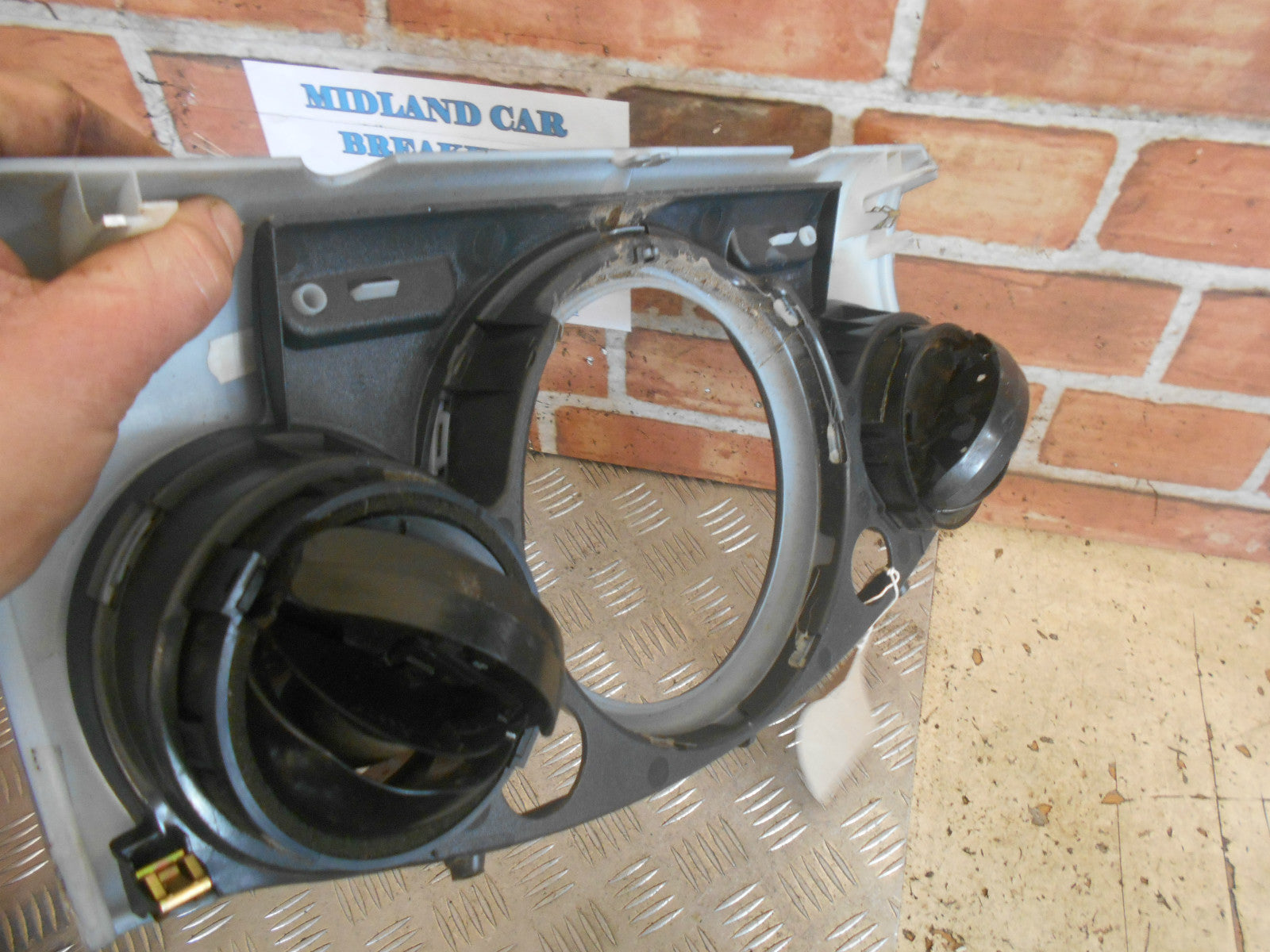 BMW MINI R52 CABRIOLET CONVERTIBLE 2006 HEATER VENT CLOCK SURROUND ASSEMBLY
