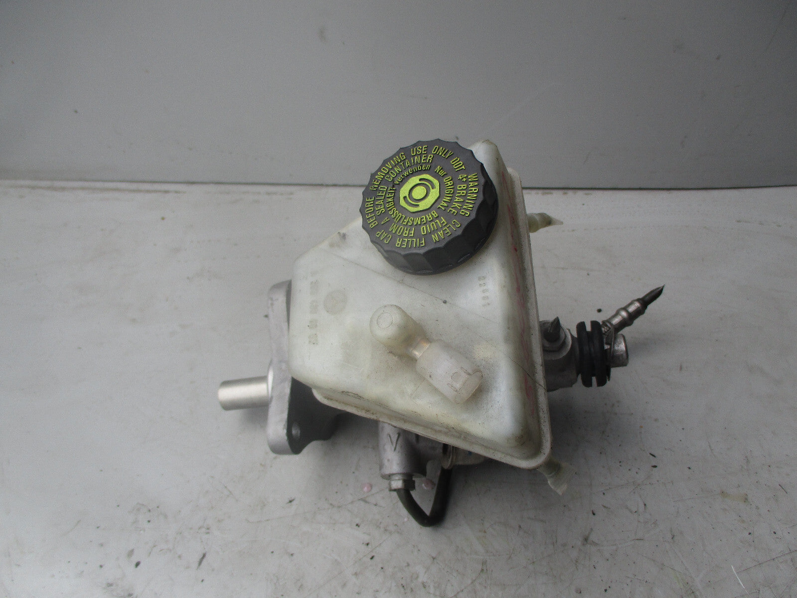 MERCEDES CLC 2008 MAIN CYLINDER BRAKE FLUID A2034300002
