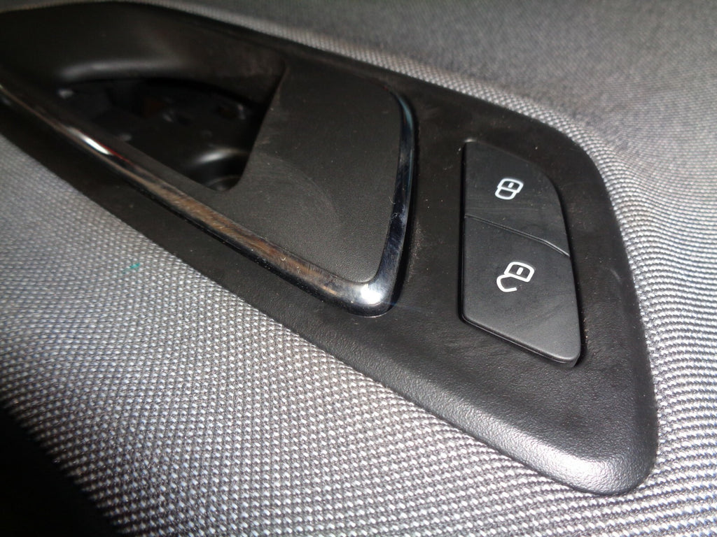 SEAT LEON 2013 MK3 OSF DRIVER SIDE FRONT DOOR DOOR CARD