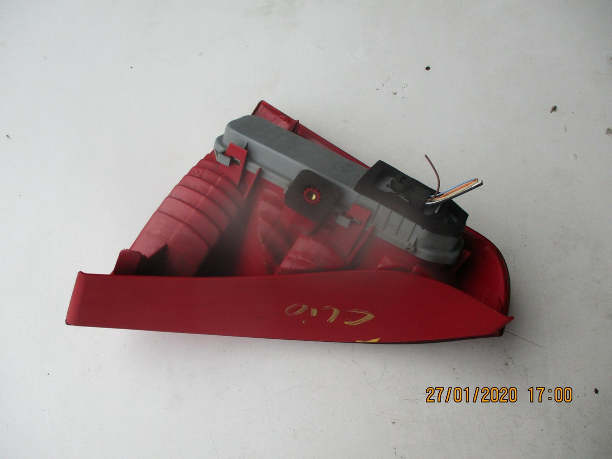 RENAULT CLIO MK2 2004 FACELIFT OSR DRIVER SIDE REAR BRAKE TAIL LIGHT 8200071414