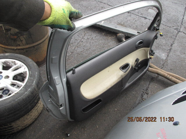 PEUGEOT 206 2005 3 DOOR NSF PASSENGER SIDE COMPLETE DOOR SILVER