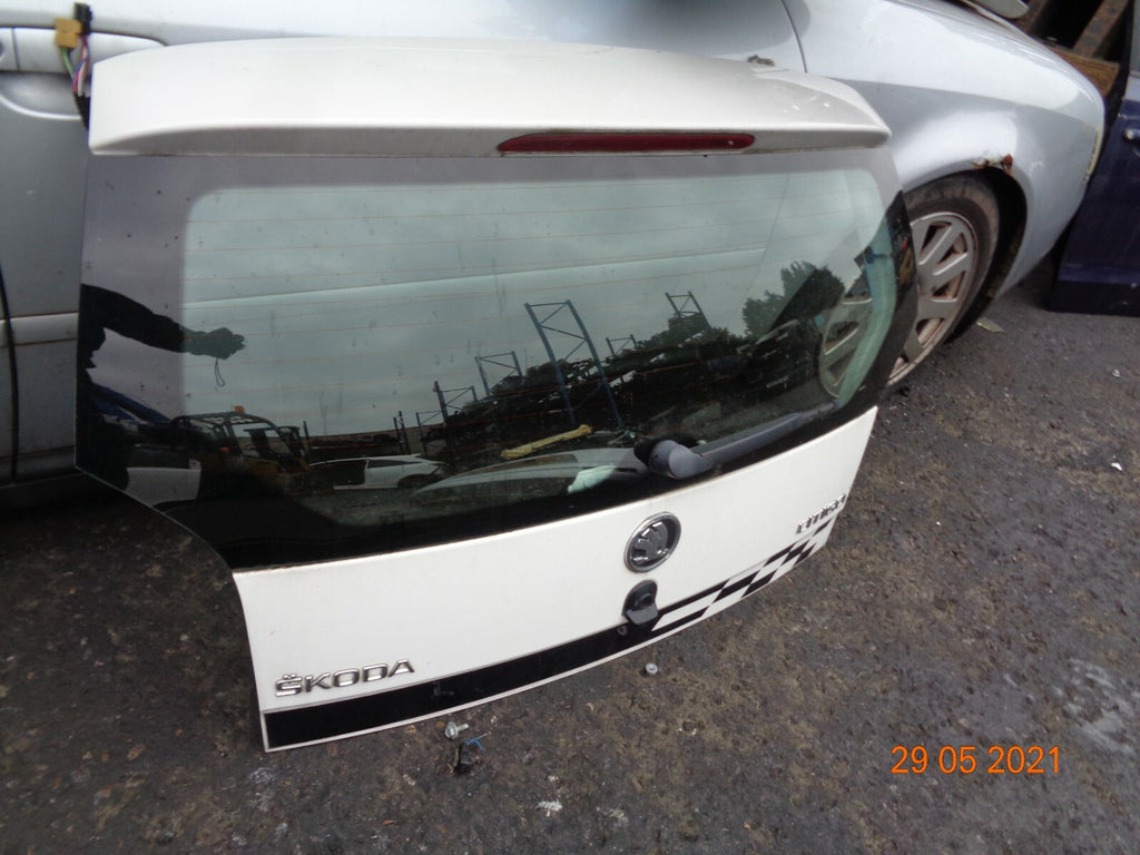 SKODA CITIGO 2016 COMPLETE TAILGATE BOOT LID WHITE LB9A BOOT REAR PANEL WIPER