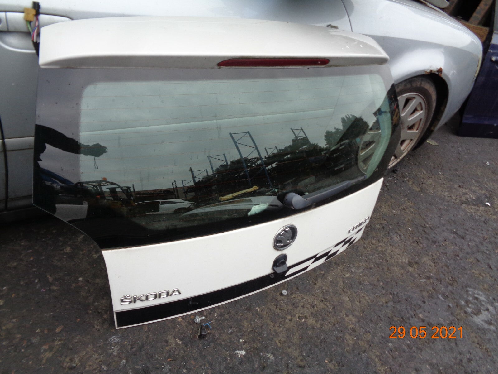 SKODA CITIGO 2016 COMPLETE TAILGATE BOOT LID WHITE LB9A BOOT REAR PANEL WIPER