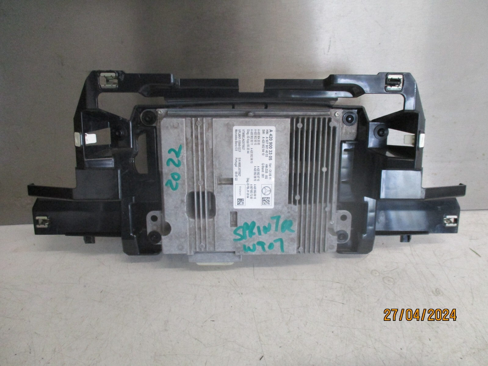 MERCEDES BENZ SPRINTER 2022 W907 RADIO STEREO HEAD UNIT A4209003305