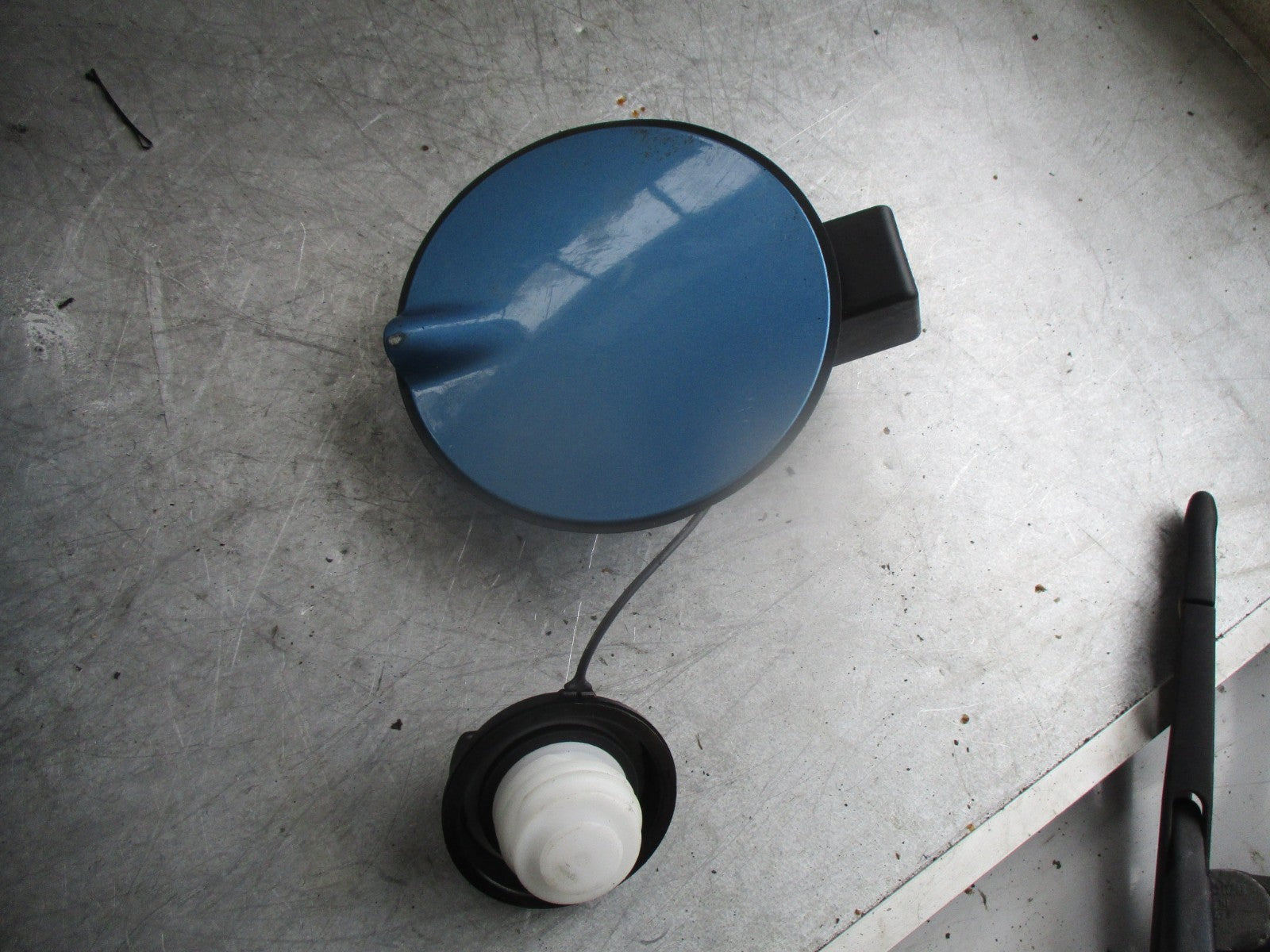 2014 VAUXHALL CORSA D FUEL FLAP & FILLER CAP BLUE 13183306