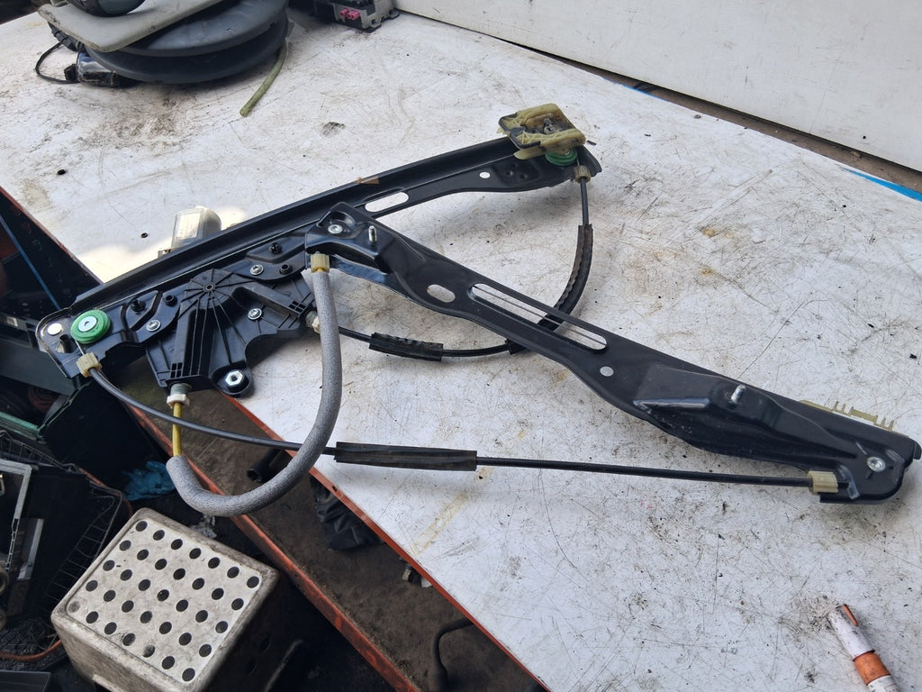 2003 FORD FUSION 2 OSF DRIVER SIDE FRONT RIGHT WINDOW MOTOR REGULATOR C11227101
