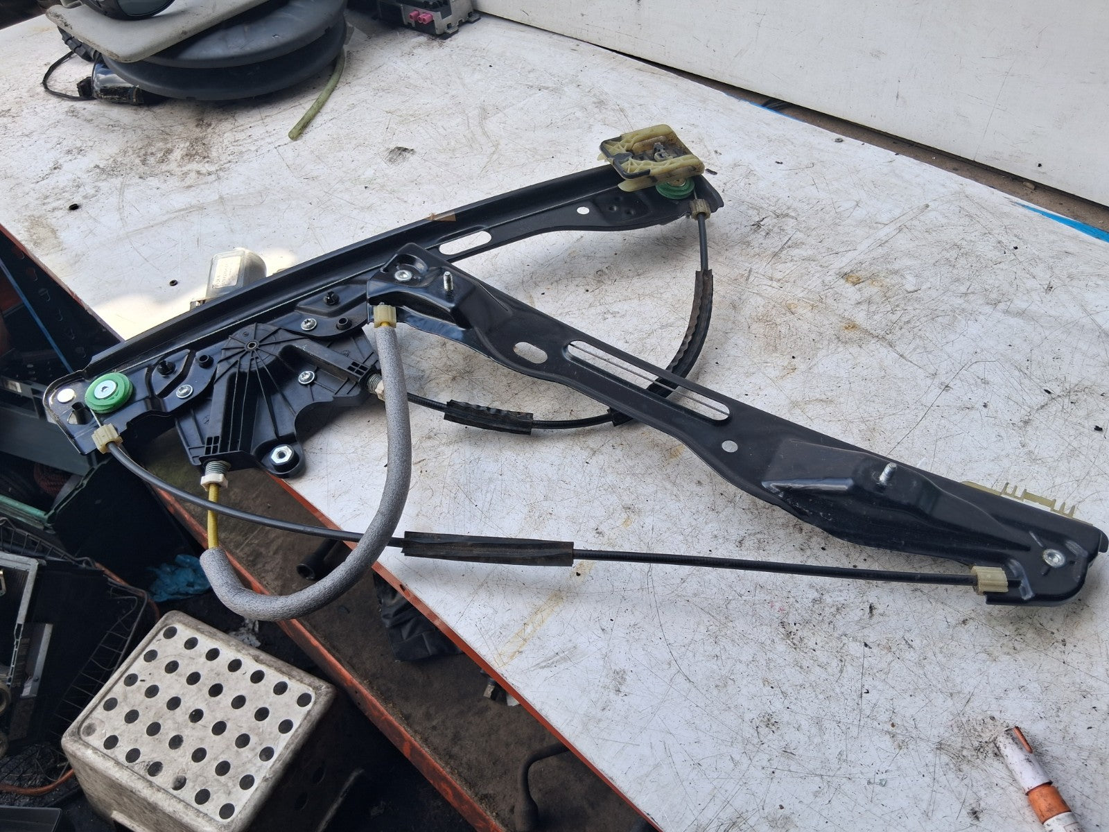 2003 FORD FUSION 2 OSF DRIVER SIDE FRONT RIGHT WINDOW MOTOR REGULATOR C11227101
