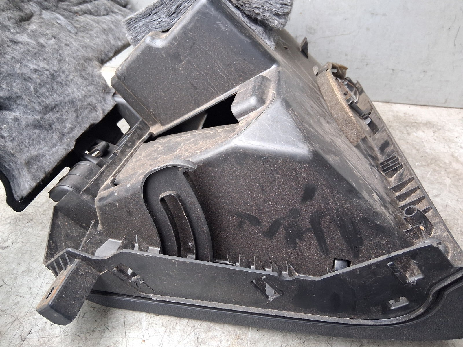 2015 VAUXHALL ASTRA J DASHBOARD GLOVE BOX FRONT STORAGE COMPARTMENT