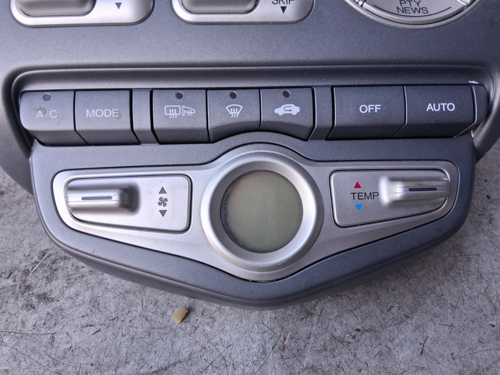 2007 HONDA JAZZ MK2 RADIO STEREO HEAD UNIT WITH CLIMATE CONTROL PANEL 39100SAAE4