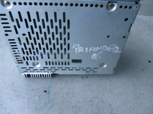 2006 NISSAN PATHFINDER R51 CD RADIO MEDIA PLAYER HEAD UNIT 28185EB410