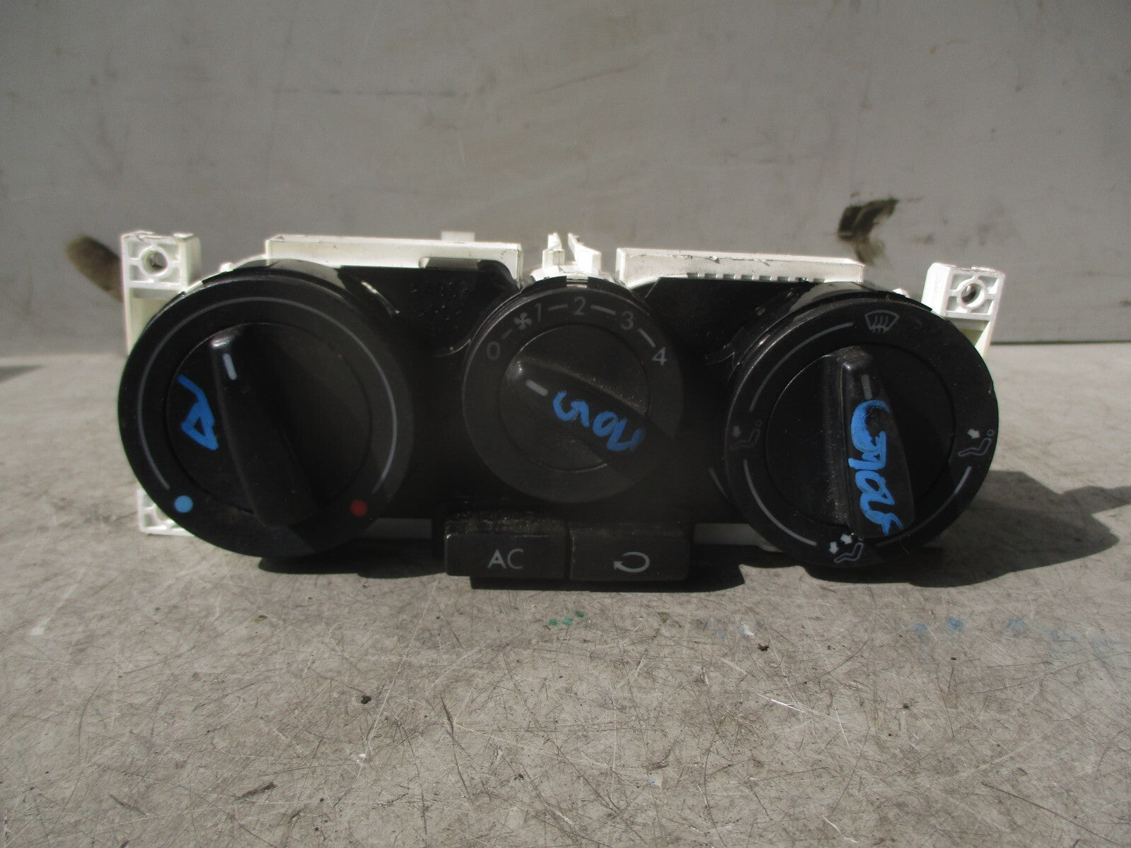 2001 VOLKSWAGEN GOLF MK4 AIR CON HEATER CLIMATE CONTROL SWITCH PANEL 1J0820045F