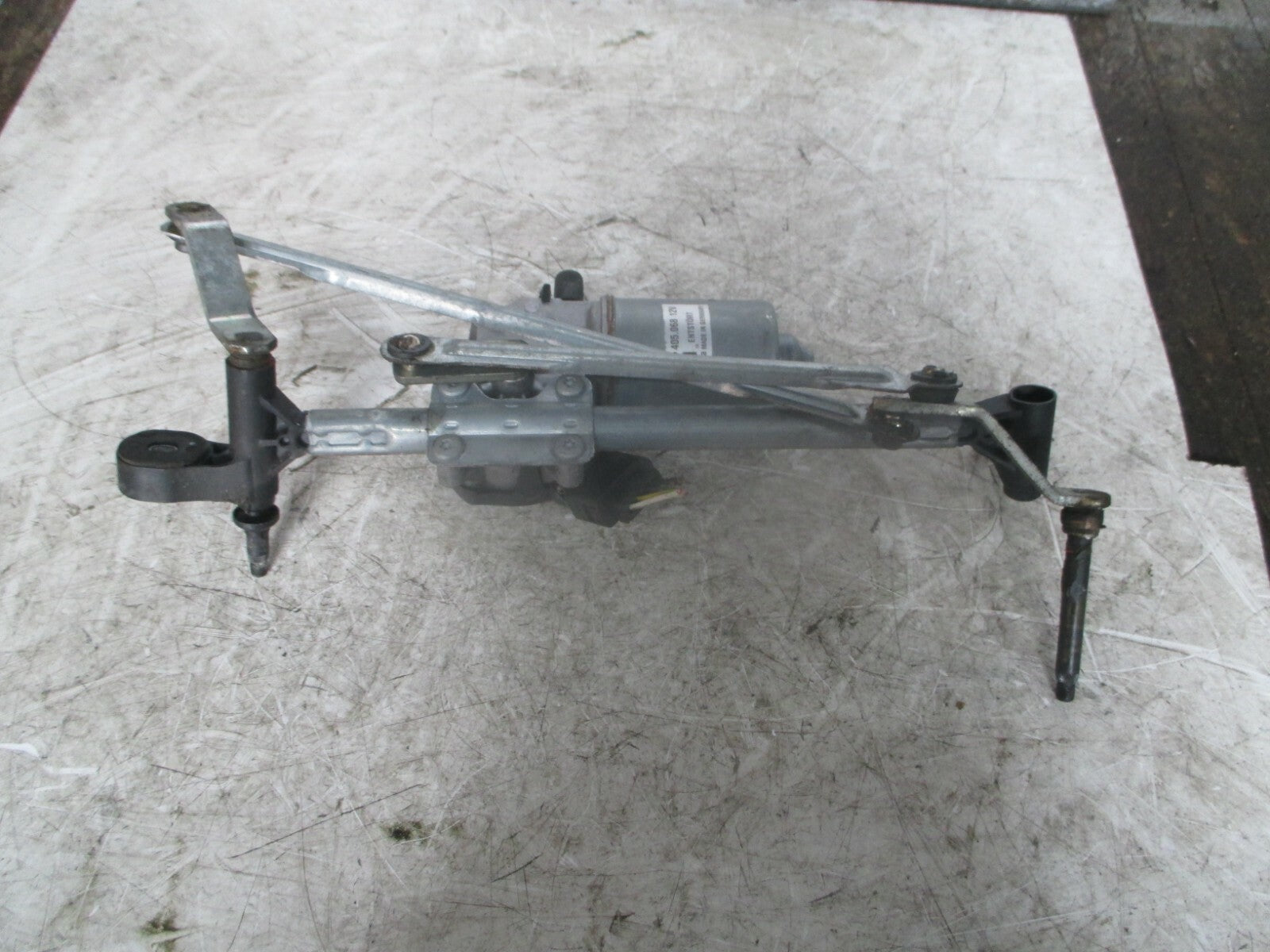 VAUXHALL CORSA D 2011 FRONT WINDCREEN WIPER MOTOR 13372899