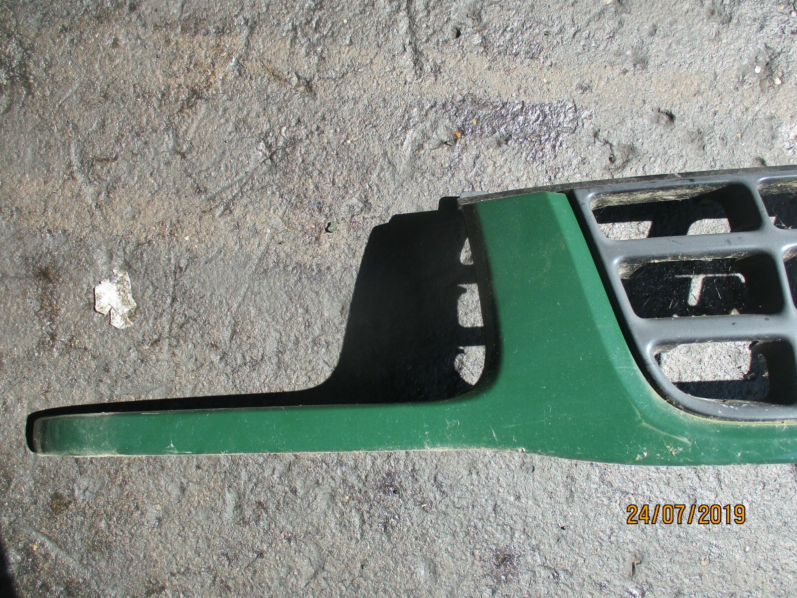 VAUXHALL FRONTERA MK2 FRONT BUMPER GRILL & EMBLEM BADGE GREEN