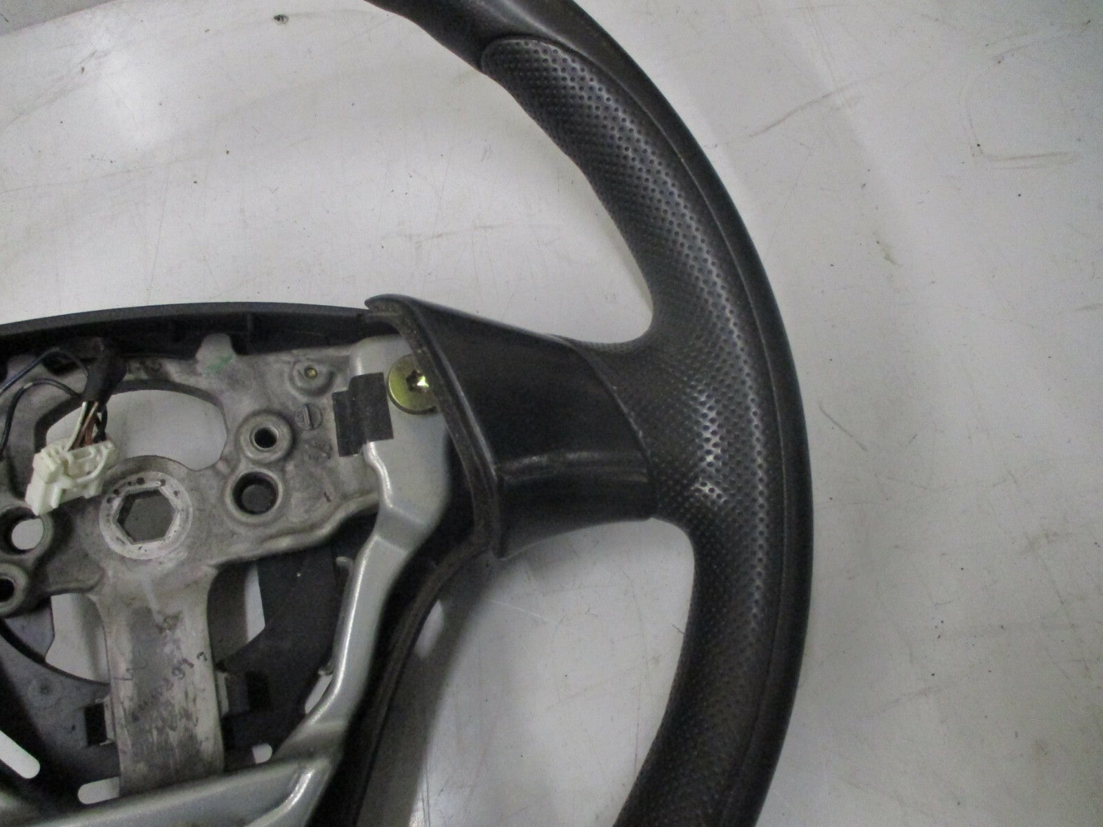 MAZDA 3 TS 2004 3 SPOKE STEERING WHEEL WITH AUDIO VOL MODE CONTROL BUTTONS