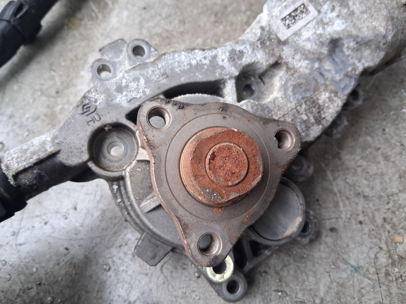 2018 VAUXHALL CORSA E WATER PUMP 25193407