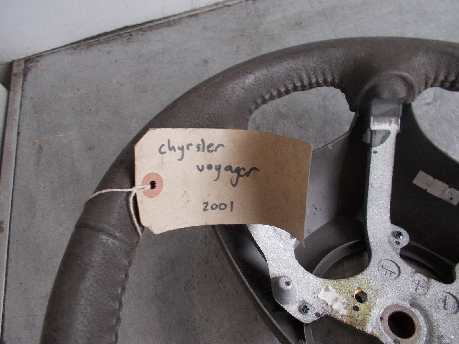 CHYRSLER VOYAGER 2001 STEERING WHEEL. NO AIRBAG. 14117D18686
