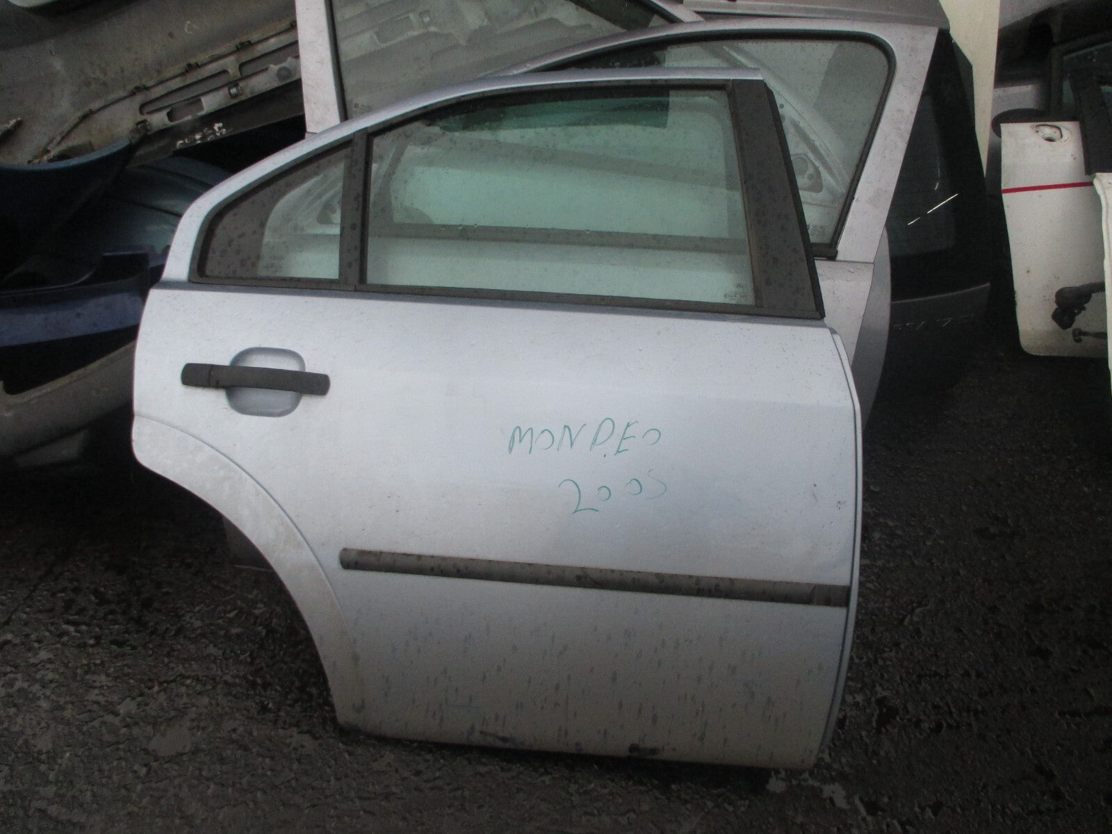 FORD MONDEO MK3 2005 OSR DRIVER SIDE REAR COMPLETE DOOR SILVER BLUE