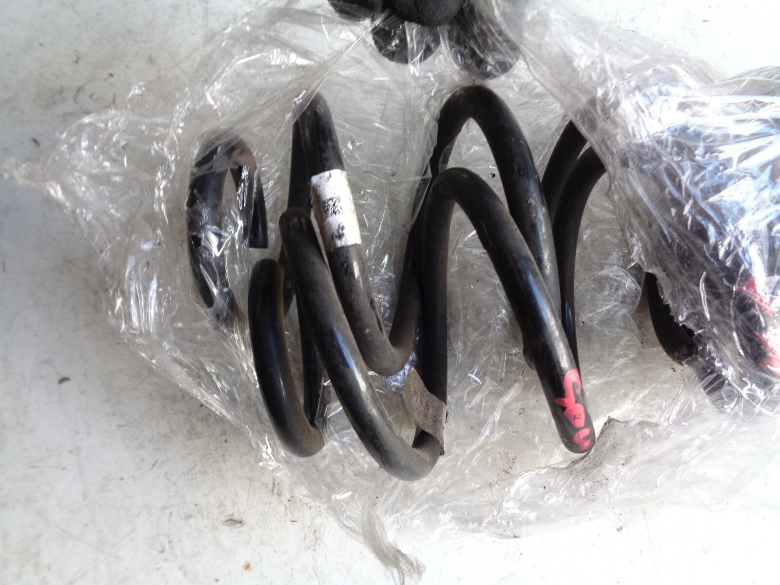VW VOLKSWAGEN GOLF MK7 2015 REAR PASSENGER & DRIVER SIDE COIL SPRING 5Q0511121