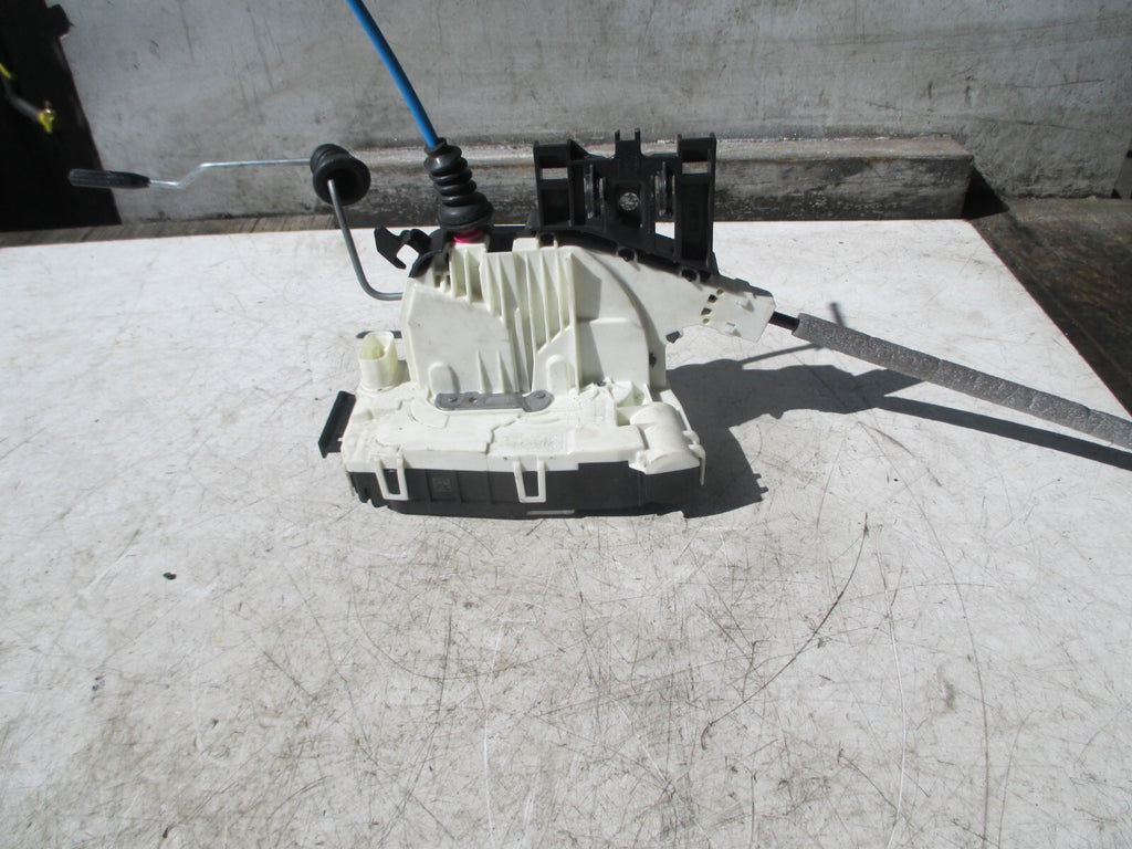 MERCEDES BENZ NS REAR SIDE DOOR LOCK A2047303635