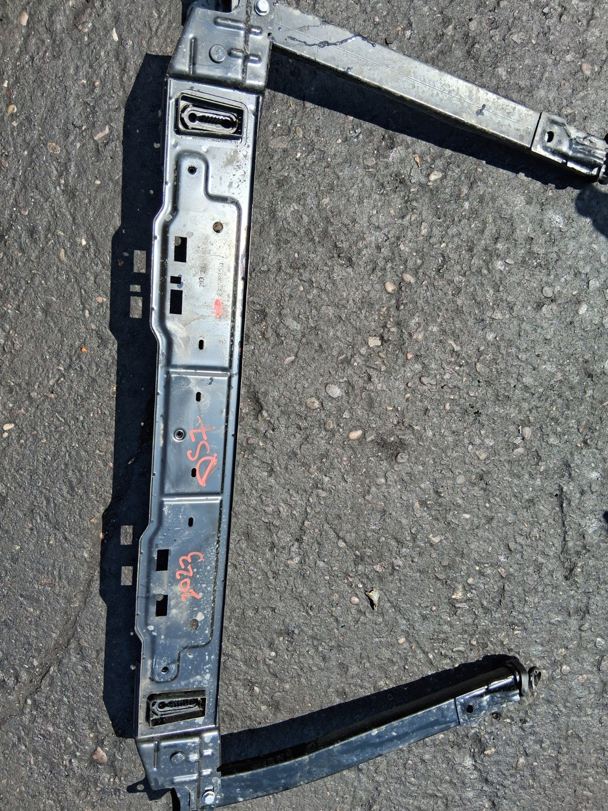 2024 DS AUTOMOBILES DS 7 1.5 D LOWER CROSS MEMBER RADIATOR SUPPORT 8907638001