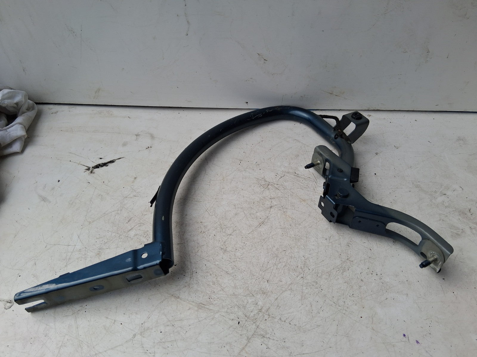 2021 MERCEDES A CLASS V177 SALOON NSR PASSENGER SIDE REAR LEFT BOOTLID HINGE