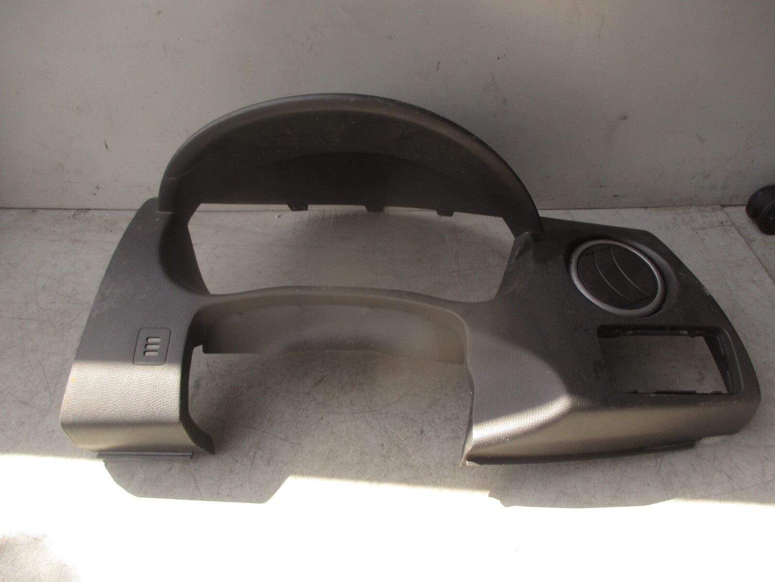 2008 SUZUKI SWIFT SPEEDO SPEEDOMETER DASHBOARD SURROUND TRIM 7331162J0