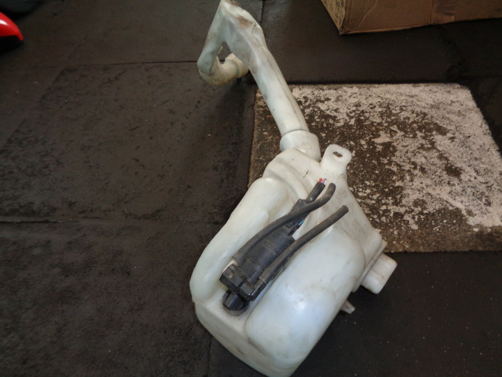 PEUGEOT 207 2007 HATCHBACK WASHER BOTTLE AND PUMP 964833758003