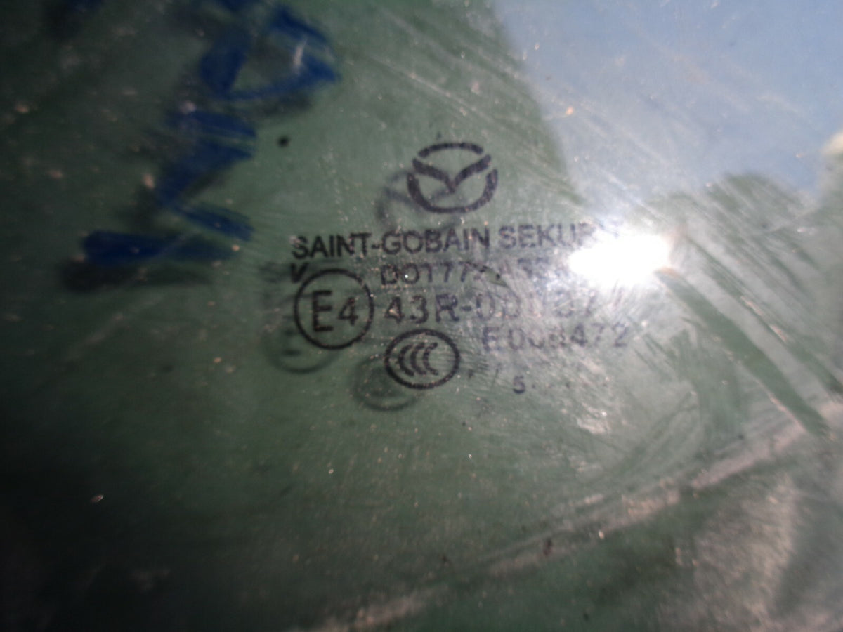 MAZDA 3 BM MK3 2016 NSR PASSENGER SIDE REAR DOOR 1/4 QUARTER GLASS