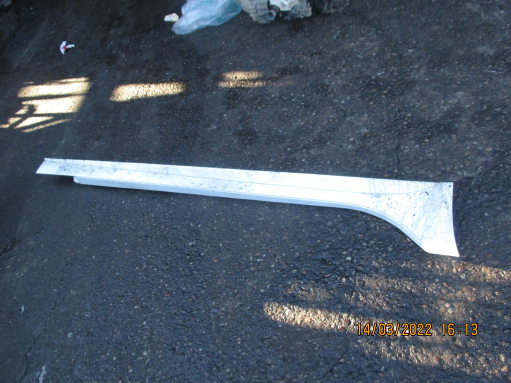 JAGUAR XE 2019 FACELIFT OS DRIVER SIDE SILL COVER TRIM WHITE