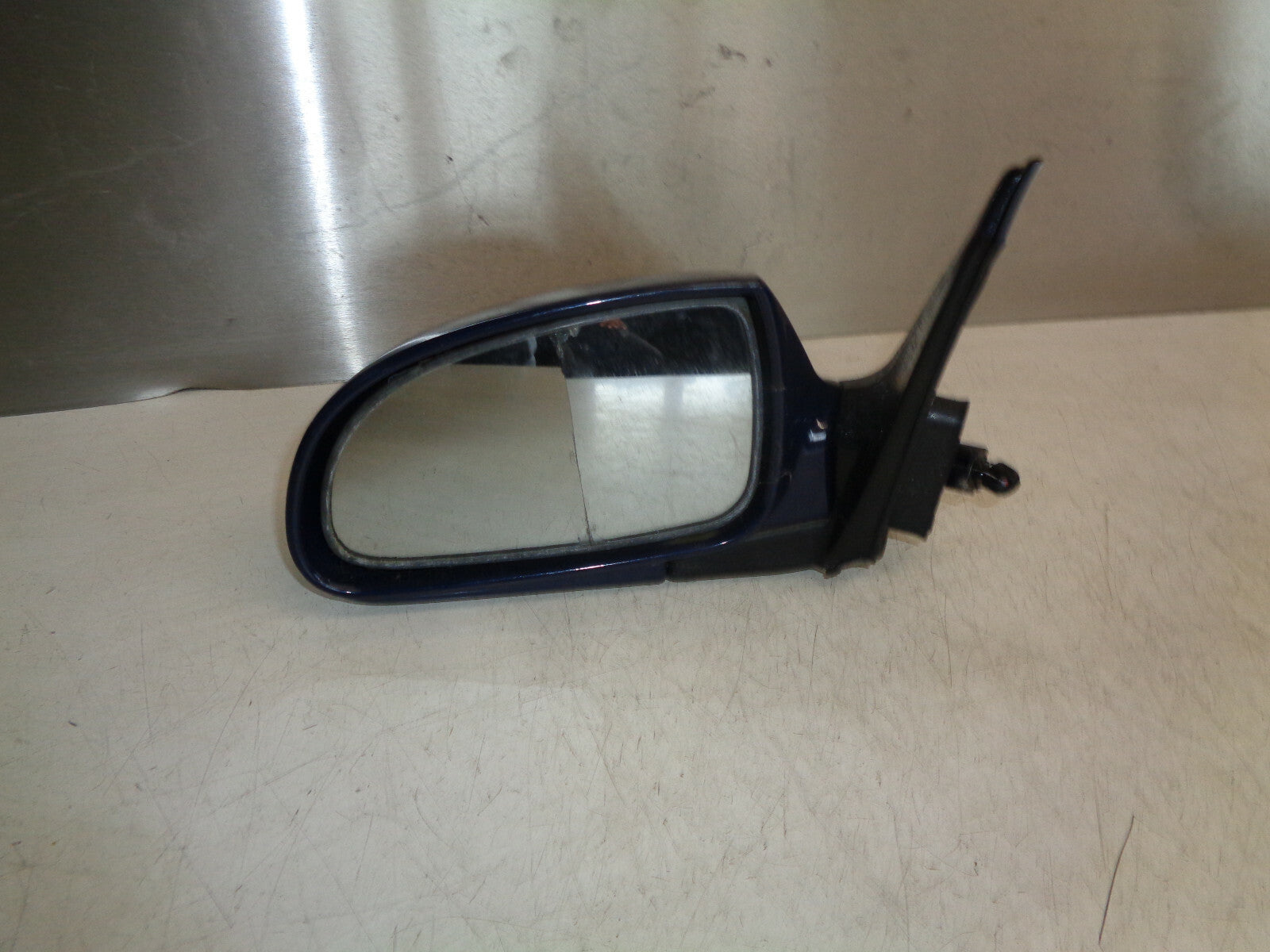 HYUNDAI ACCENT MK2 2000 NSF PASSENGER SIDE FRONT MANUAL DOOR WING MIRROR DAMAGED