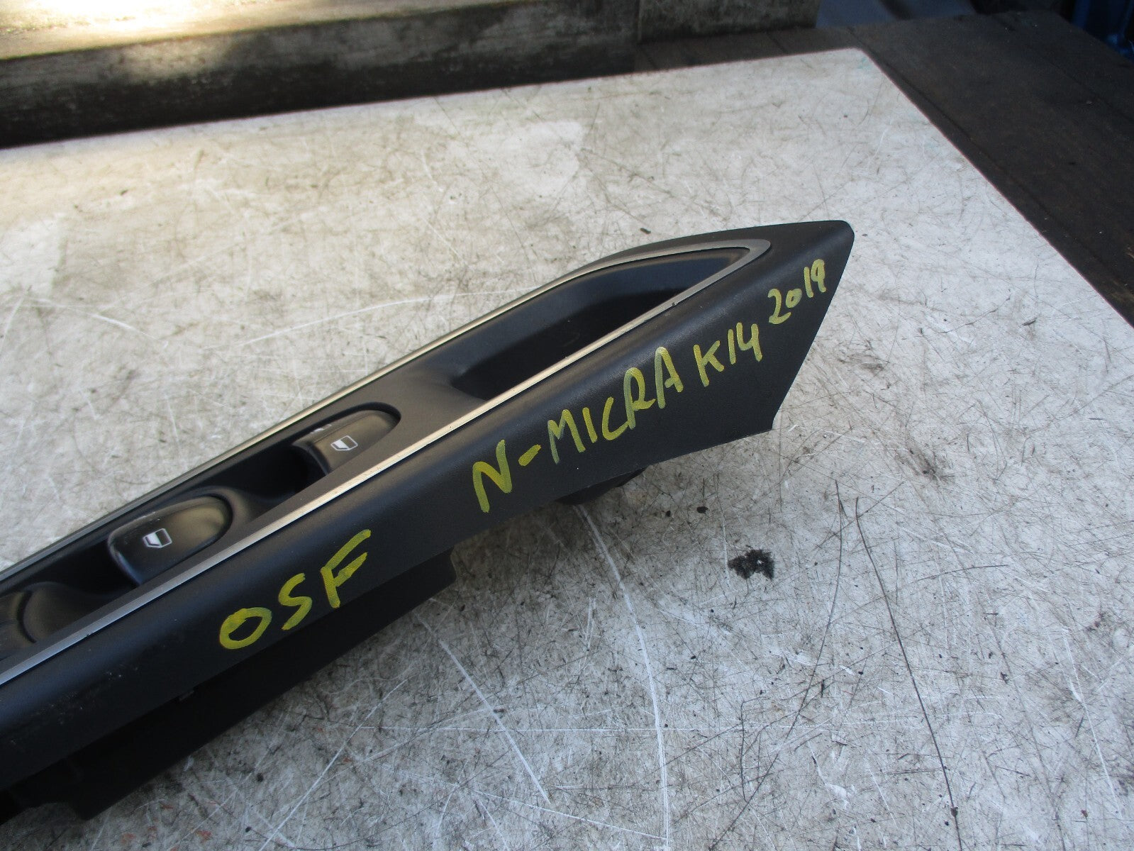 NISSAN MICRA K14 2019 OSF DRIVER SIDE FRONT WINDOW SWITCH 809605FF5E