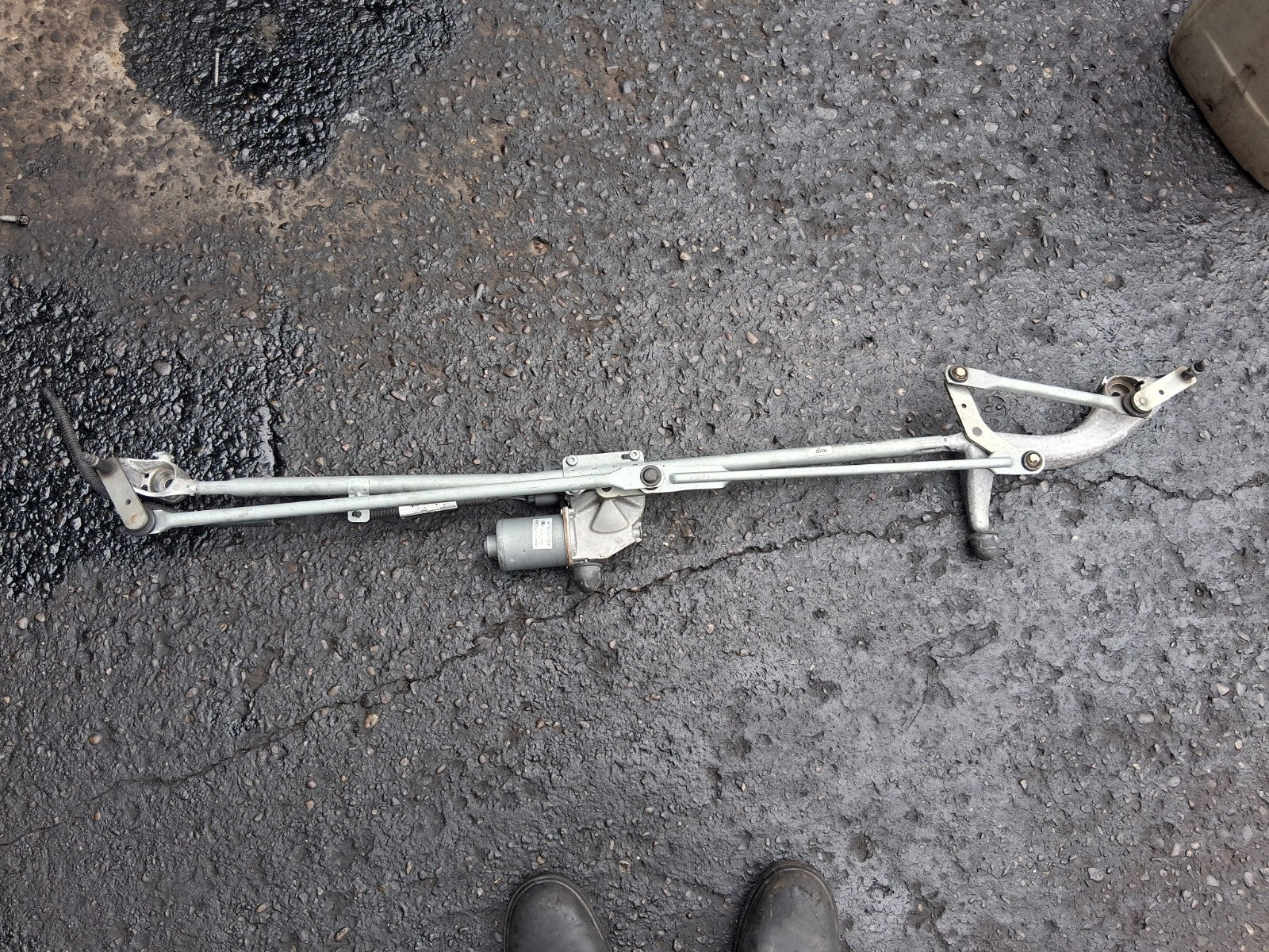 2017 FORD GRAND C MAX FRONT WINDSCREEN WINDOW WIPER MOTOR & LINKAGE F1DT17K636