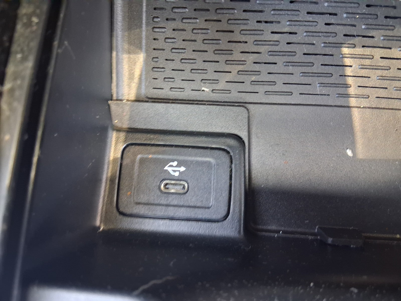 2023 MERCEDES BENZ A CLASS AMG LINE W177 USB C TYPE CHARGING DATA PORT