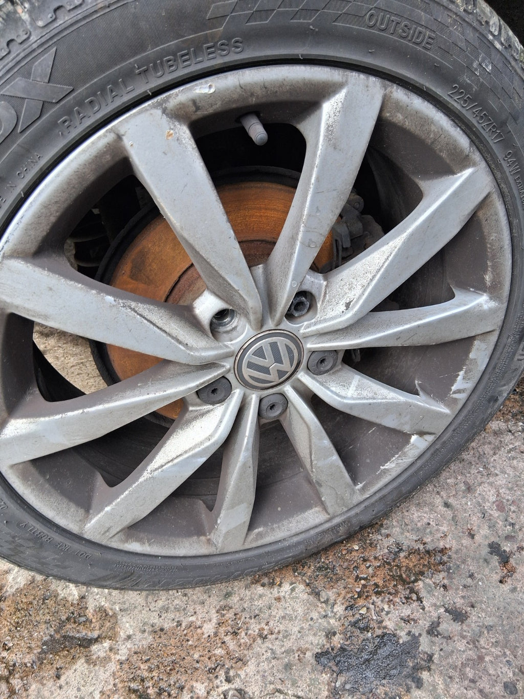 2016 VOLKSWAGEN GOLF MK7 17 INCH ALLOY WHEEL WITH TYRE 225/45R17