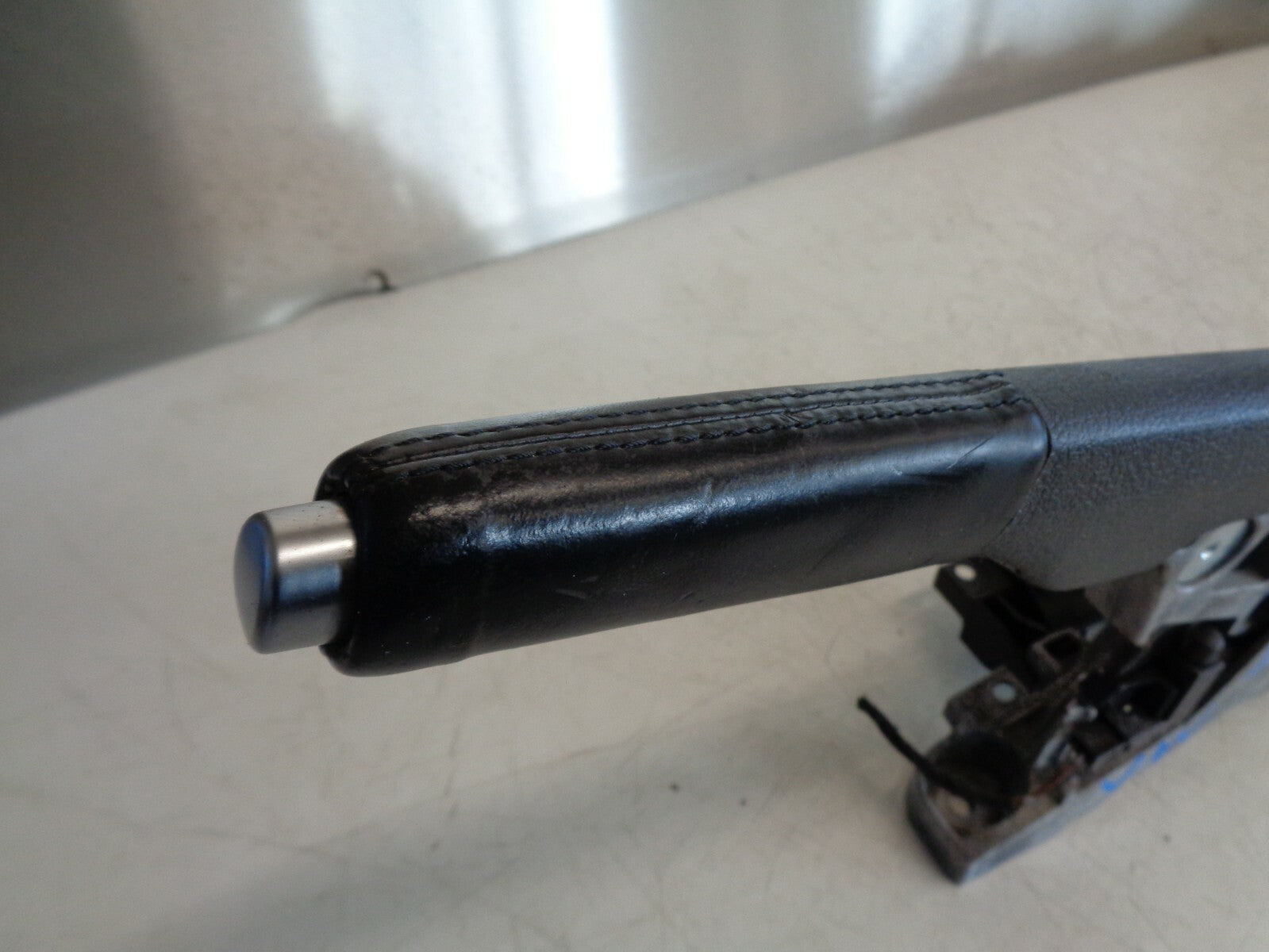 VW VOLKSWAGEN SCIROCCO 2011 MANUAL HANDBRAKE LEVER HANDLE MECHANISM 1K0711303M