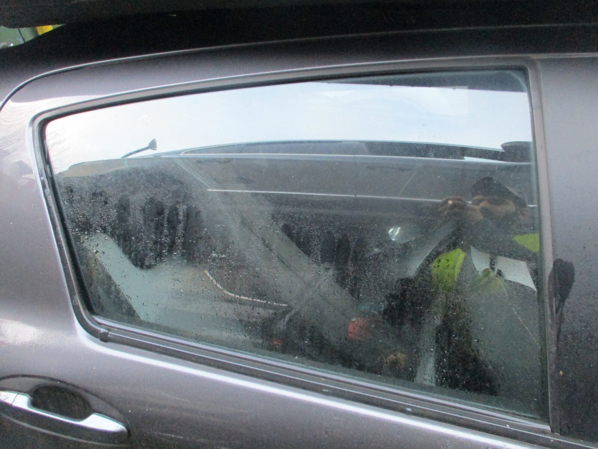 TOYOTA YARIS MK3 2018 OSR DRIVER SIDE REAR DOOR WINDOW GLASS
