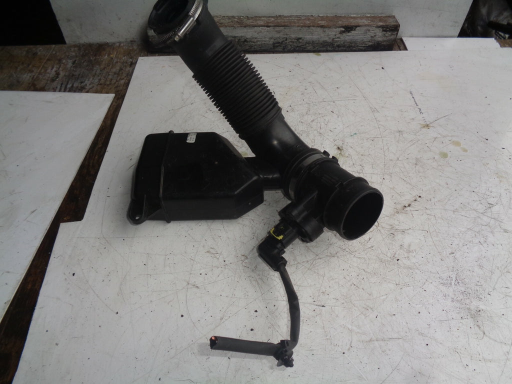 2018 VAUXHALL CORSA E 1.4 PETROL AIR INTAKE BOX AND PIPE 13427558