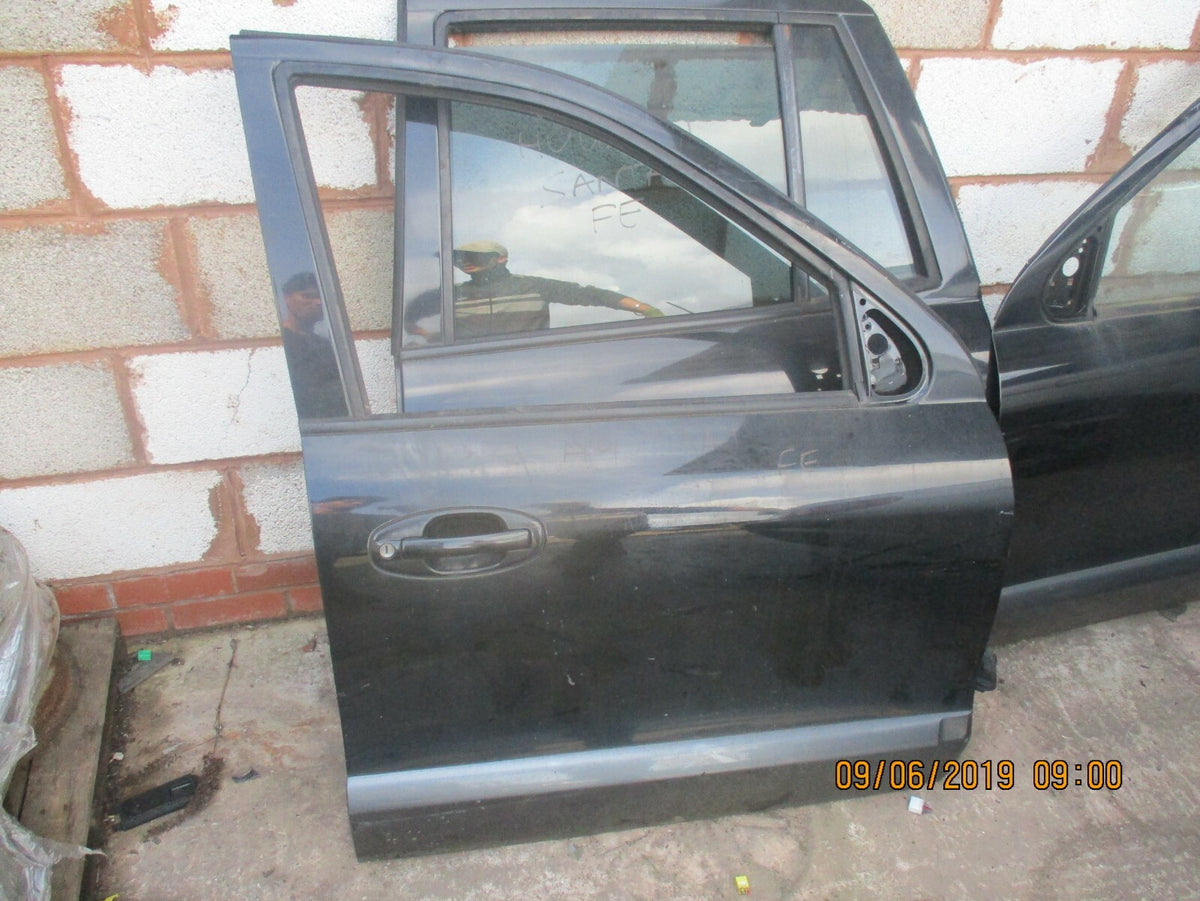 HYUNDAI SANTA FE MK1 OSF DRIVER SIDE FRONT DOOR BLACK