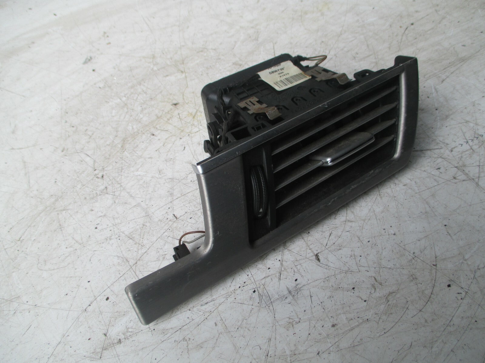 MERCEDES E CLASS W212 2010 OS DRIVER SIDE FRONT AIR VENT A2128300254