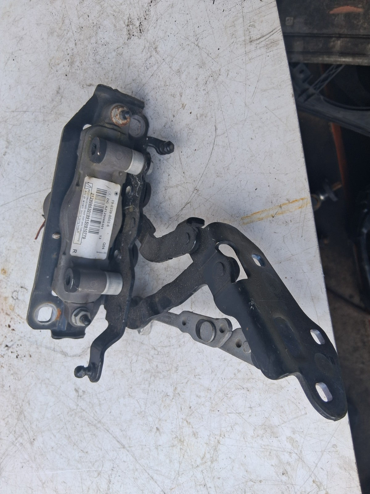 2015 MERCEDES BENZ C CLASS W204 OS DRIVER SIDE BONNET ACTUATOR A2129066301